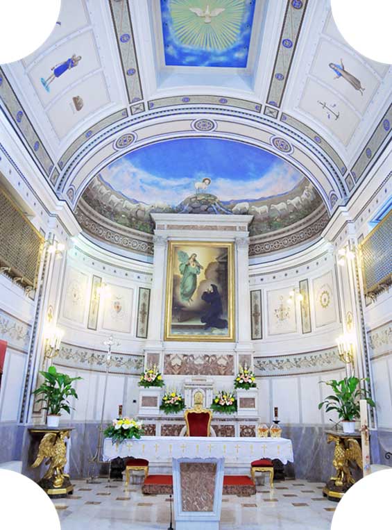 Interno del Santuario diocesano del Sacro Cuore a Napoli